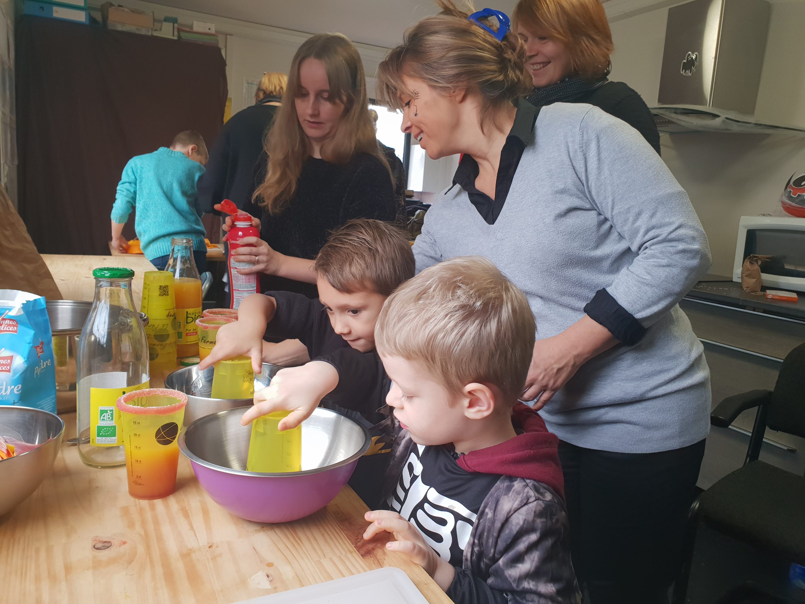 Les enfants apprennent à cuisiner pour Halloween à la Ferme de Borny