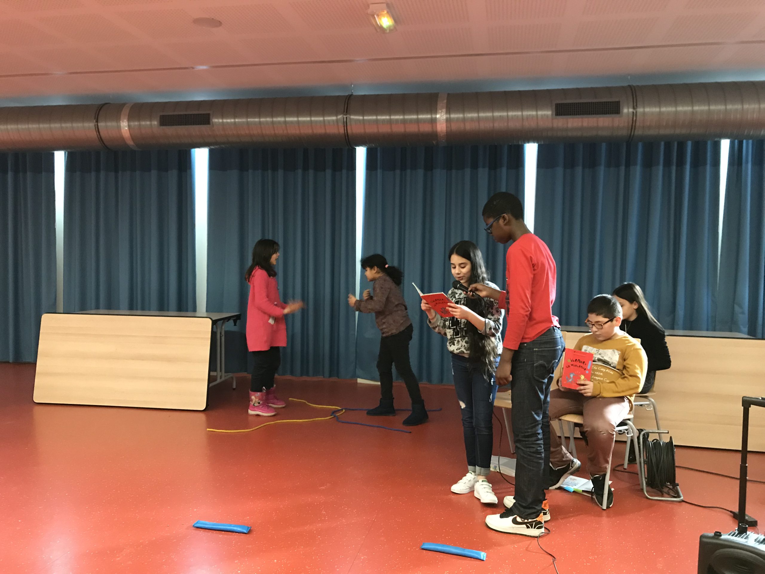 Spectacle « Silence la violence » au collège des Hauts de Blémont