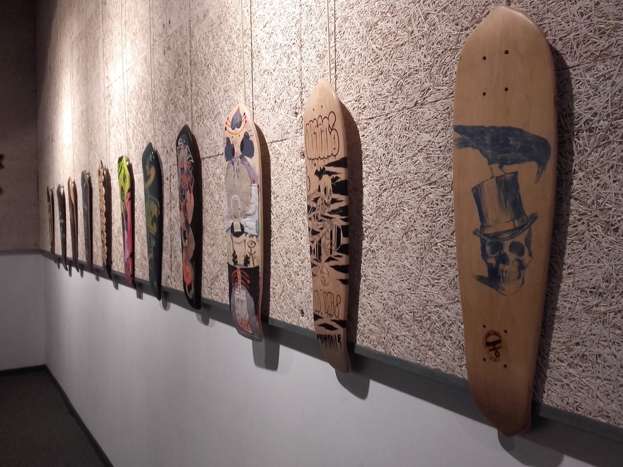 La médiathèque accueille des planches de skate pas comme les autres