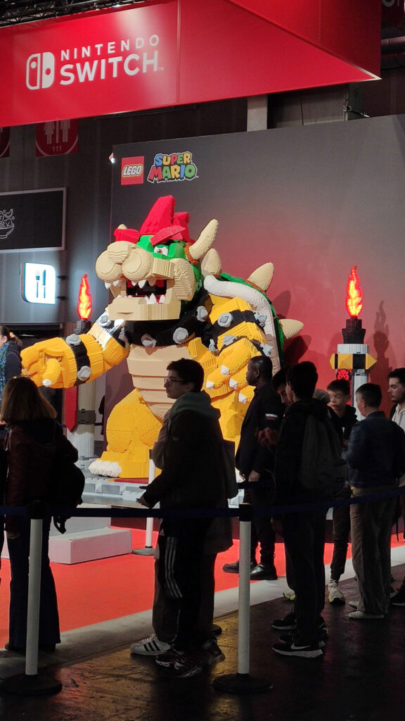 Statue de Bowser en LEGO Super Mario à la Paris Games Week, novembre 2022