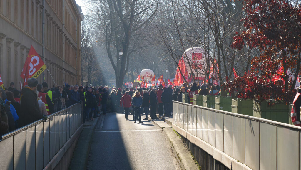 Des militants, avenue Ney à Metz, lors de la manifestation contre la réforme des retraites le 7 février 2023. Crédit : Aurélien Zann