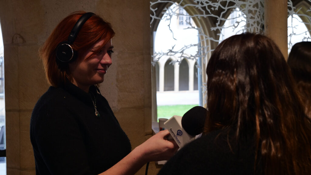 Tatiana, de Bornybuzz Numérique, enregistre des entretiens pour un podcast | Photo BORNYBUZZ / Aurélien ZANN