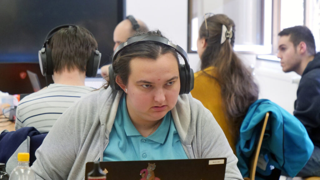 Une participante à sa première Spriiing Game Jam à BLIIIDA | Photo BORNYBUZZ / Aurélien ZANN